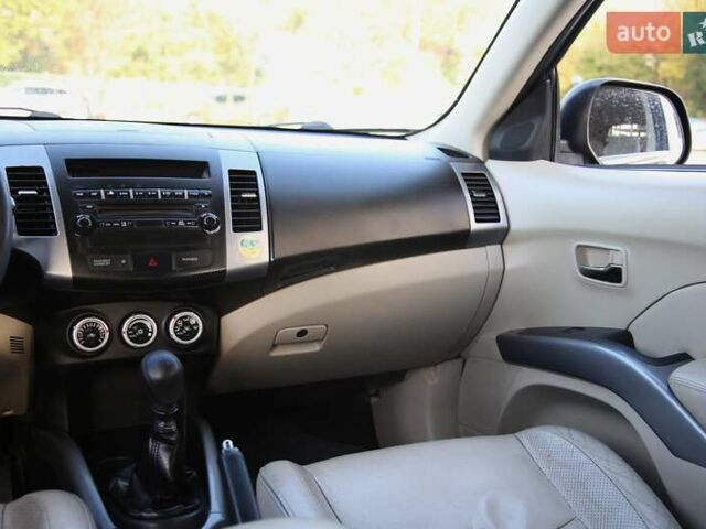 Серый Ситроен С-Кроссер, объемом двигателя 2.18 л и пробегом 270 тыс. км за 7200 $, фото 12 на Automoto.ua