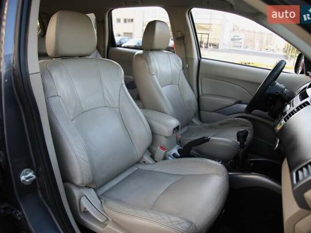 Серый Ситроен С-Кроссер, объемом двигателя 2.18 л и пробегом 270 тыс. км за 7200 $, фото 9 на Automoto.ua