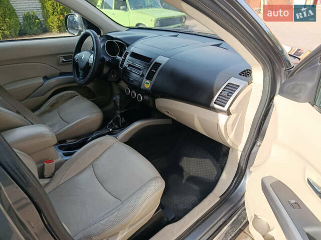 Серый Ситроен С-Кроссер, объемом двигателя 2.18 л и пробегом 217 тыс. км за 7500 $, фото 3 на Automoto.ua