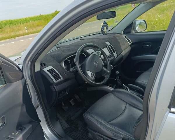 Серый Ситроен С-Кроссер, объемом двигателя 2.18 л и пробегом 206 тыс. км за 8300 $, фото 9 на Automoto.ua