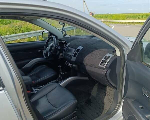 Серый Ситроен С-Кроссер, объемом двигателя 2.18 л и пробегом 206 тыс. км за 8300 $, фото 11 на Automoto.ua