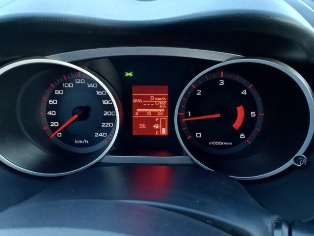 Серый Ситроен С-Кроссер, объемом двигателя 2.2 л и пробегом 288 тыс. км за 8800 $, фото 7 на Automoto.ua