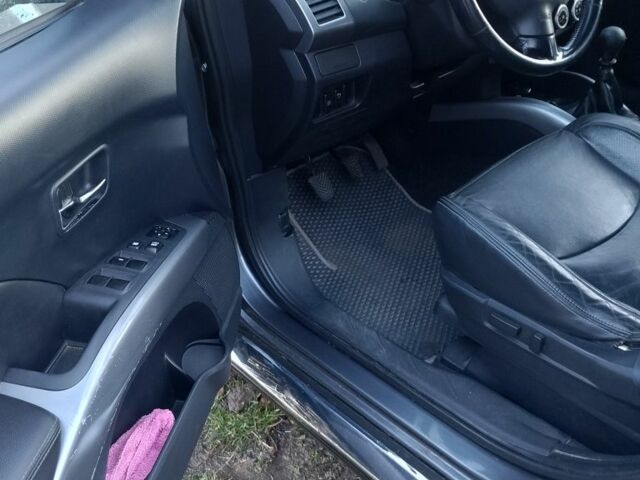 Серый Ситроен С-Кроссер, объемом двигателя 2.2 л и пробегом 288 тыс. км за 8800 $, фото 10 на Automoto.ua