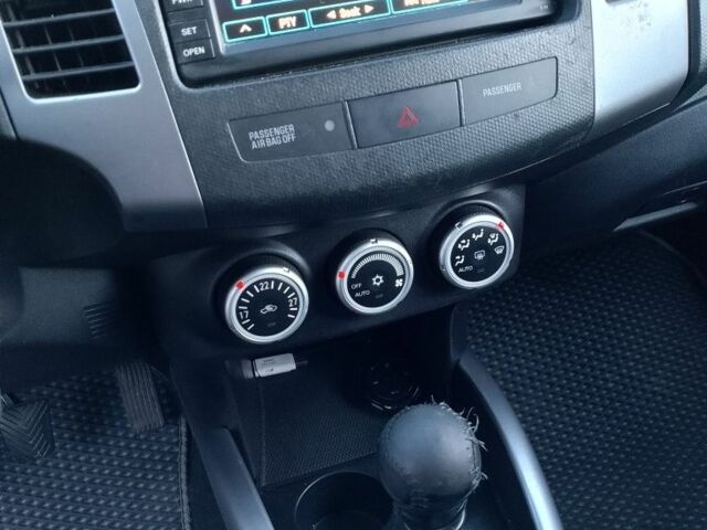 Серый Ситроен С-Кроссер, объемом двигателя 2.2 л и пробегом 288 тыс. км за 8800 $, фото 11 на Automoto.ua