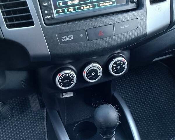 Серый Ситроен С-Кроссер, объемом двигателя 2.2 л и пробегом 288 тыс. км за 8800 $, фото 9 на Automoto.ua