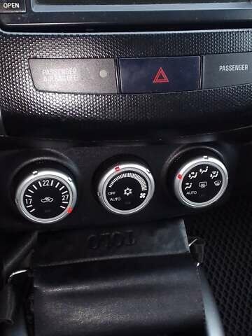 Серый Ситроен С-Кроссер, объемом двигателя 2.2 л и пробегом 370 тыс. км за 6800 $, фото 42 на Automoto.ua