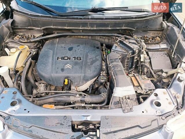 Сірий Сітроен С-Кроссер, об'ємом двигуна 2.2 л та пробігом 225 тис. км за 10000 $, фото 8 на Automoto.ua