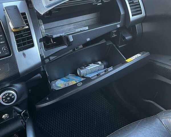 Серый Ситроен С-Кроссер, объемом двигателя 2.2 л и пробегом 370 тыс. км за 6800 $, фото 29 на Automoto.ua