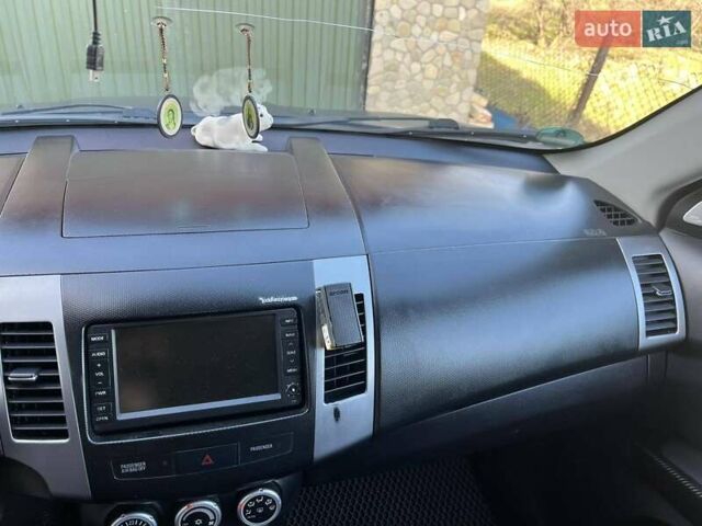 Серый Ситроен С-Кроссер, объемом двигателя 2.2 л и пробегом 370 тыс. км за 6800 $, фото 25 на Automoto.ua