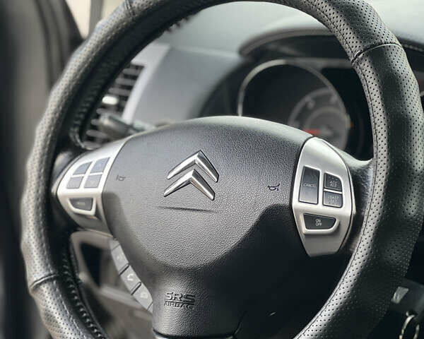 Серый Ситроен С-Кроссер, объемом двигателя 2.18 л и пробегом 256 тыс. км за 9400 $, фото 4 на Automoto.ua