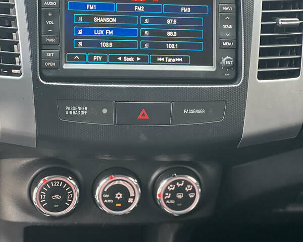 Серый Ситроен С-Кроссер, объемом двигателя 2.18 л и пробегом 256 тыс. км за 9400 $, фото 13 на Automoto.ua