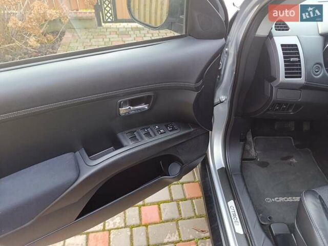 Серый Ситроен С-Кроссер, объемом двигателя 2.2 л и пробегом 219 тыс. км за 12250 $, фото 6 на Automoto.ua