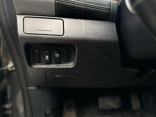 Серый Ситроен С-Кроссер, объемом двигателя 2.2 л и пробегом 250 тыс. км за 9700 $, фото 19 на Automoto.ua