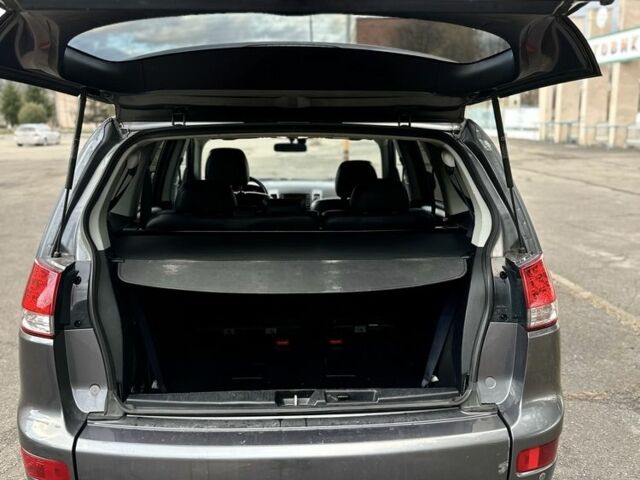 Серый Ситроен С-Кроссер, объемом двигателя 2.2 л и пробегом 250 тыс. км за 9700 $, фото 14 на Automoto.ua