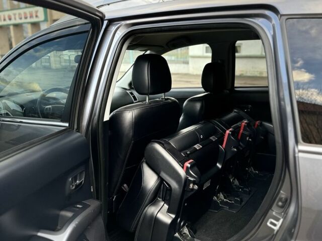 Серый Ситроен С-Кроссер, объемом двигателя 2.2 л и пробегом 250 тыс. км за 9700 $, фото 9 на Automoto.ua