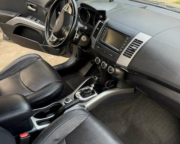 Серый Ситроен С-Кроссер, объемом двигателя 2.18 л и пробегом 217 тыс. км за 12800 $, фото 12 на Automoto.ua