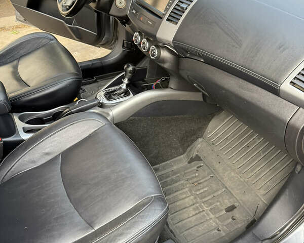 Серый Ситроен С-Кроссер, объемом двигателя 2.18 л и пробегом 217 тыс. км за 12800 $, фото 17 на Automoto.ua