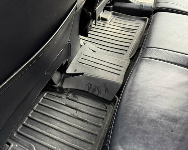 Серый Ситроен С-Кроссер, объемом двигателя 2.18 л и пробегом 217 тыс. км за 12800 $, фото 15 на Automoto.ua