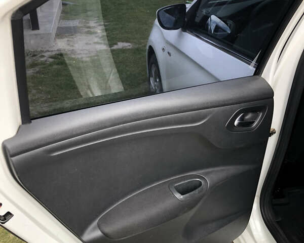 Білий Сітроен С-Елізє, об'ємом двигуна 1.56 л та пробігом 260 тис. км за 6600 $, фото 7 на Automoto.ua