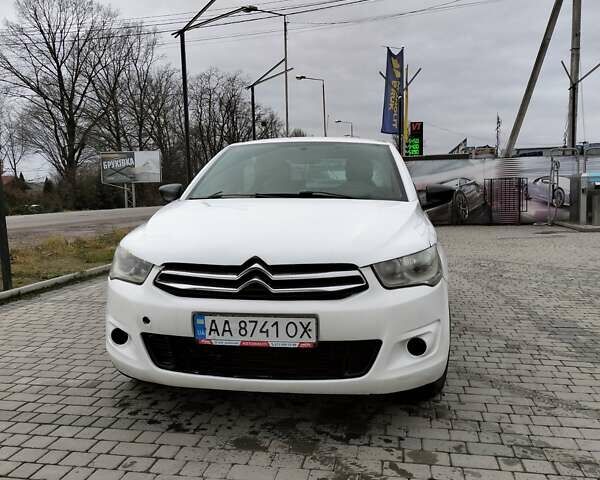 Белый Ситроен С-Элизе, объемом двигателя 1.2 л и пробегом 297 тыс. км за 4500 $, фото 1 на Automoto.ua