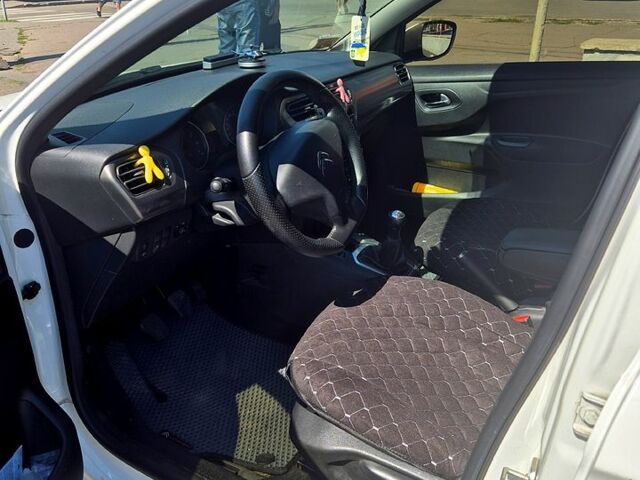 Белый Ситроен С-Элизе, объемом двигателя 1.6 л и пробегом 165 тыс. км за 7200 $, фото 4 на Automoto.ua