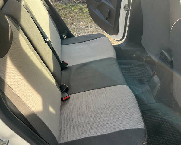 Белый Ситроен С-Элизе, объемом двигателя 1.56 л и пробегом 145 тыс. км за 6250 $, фото 14 на Automoto.ua