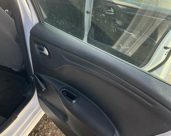 Белый Ситроен С-Элизе, объемом двигателя 1.56 л и пробегом 145 тыс. км за 6250 $, фото 13 на Automoto.ua