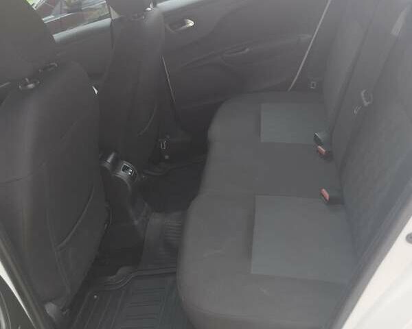 Белый Ситроен С-Элизе, объемом двигателя 1.59 л и пробегом 193 тыс. км за 7800 $, фото 9 на Automoto.ua