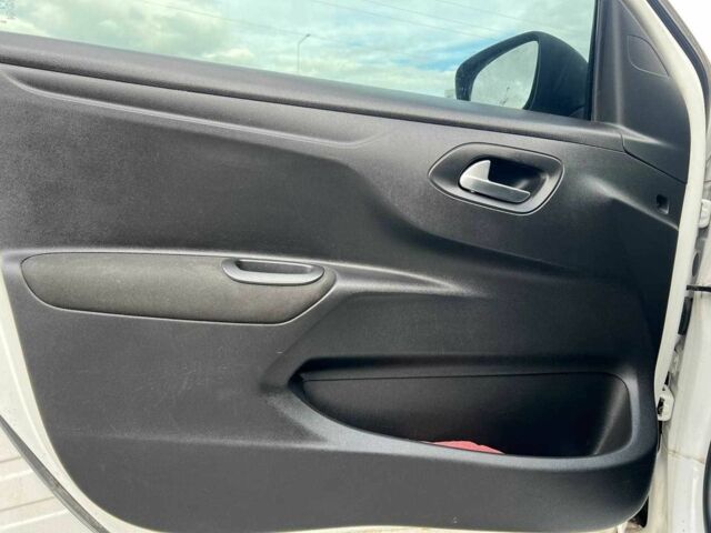 Сітроен С-Елізє 2013 у Львові на Automoto.ua Білий Сітроен С-Елізє, об'ємом двигуна 1.2 л та пробігом 115 тис. км за 5290 $, фото 14 на Automoto.ua