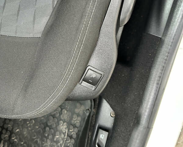 Білий Сітроен С-Елізє, об'ємом двигуна 1.59 л та пробігом 135 тис. км за 6800 $, фото 9 на Automoto.ua