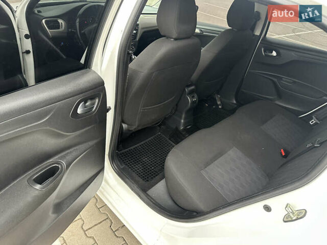 Білий Сітроен С-Елізє, об'ємом двигуна 1.59 л та пробігом 135 тис. км за 6800 $, фото 11 на Automoto.ua