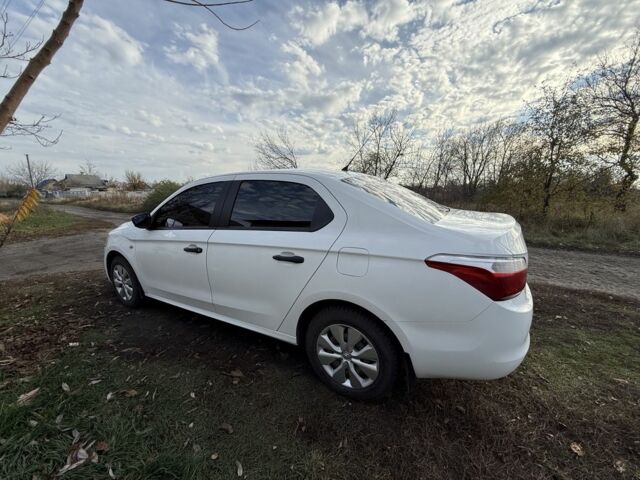 Белый Ситроен С-Элизе, объемом двигателя 1.2 л и пробегом 119 тыс. км за 7000 $, фото 4 на Automoto.ua