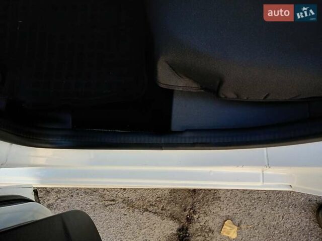 Білий Сітроен С-Елізє, об'ємом двигуна 1.2 л та пробігом 111 тис. км за 5399 $, фото 11 на Automoto.ua