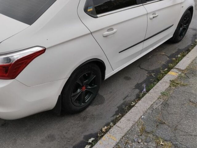 Белый Ситроен С-Элизе, объемом двигателя 1.2 л и пробегом 290 тыс. км за 5700 $, фото 2 на Automoto.ua