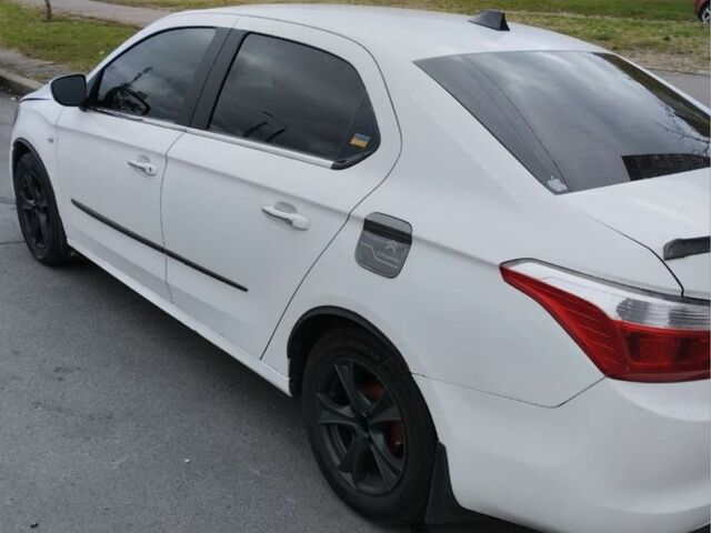 Белый Ситроен С-Элизе, объемом двигателя 1.2 л и пробегом 290 тыс. км за 5700 $, фото 1 на Automoto.ua