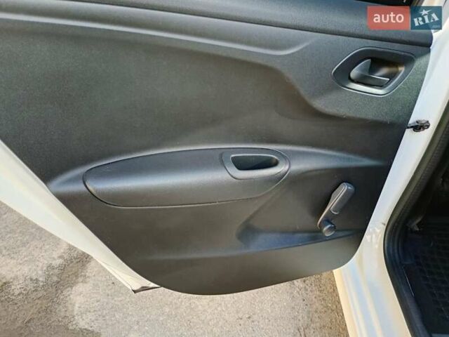 Білий Сітроен С-Елізє, об'ємом двигуна 1.2 л та пробігом 111 тис. км за 5399 $, фото 9 на Automoto.ua