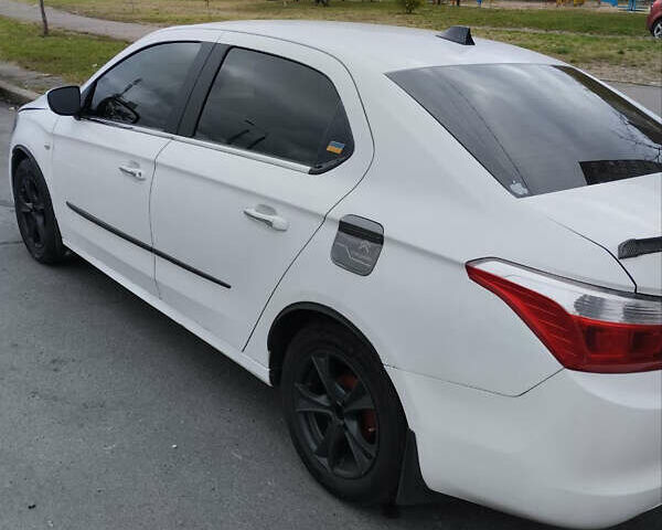 Белый Ситроен С-Элизе, объемом двигателя 1.2 л и пробегом 290 тыс. км за 5700 $, фото 1 на Automoto.ua