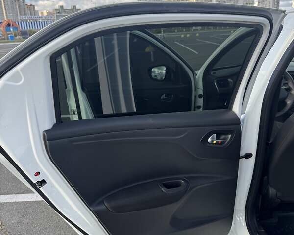 Білий Сітроен С-Елізє, об'ємом двигуна 1.59 л та пробігом 133 тис. км за 7000 $, фото 11 на Automoto.ua