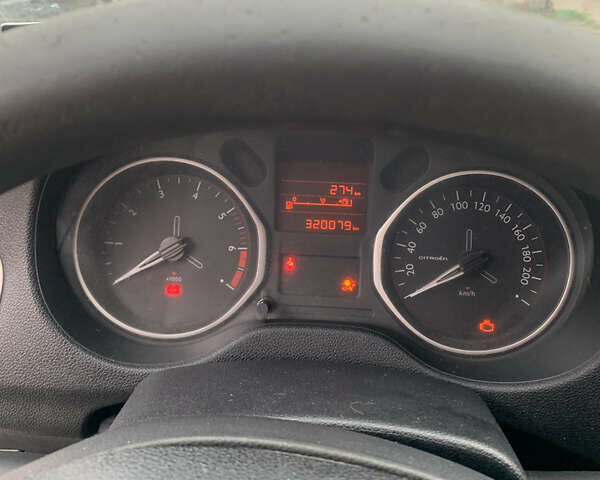 Белый Ситроен С-Элизе, объемом двигателя 1.2 л и пробегом 320 тыс. км за 3800 $, фото 11 на Automoto.ua