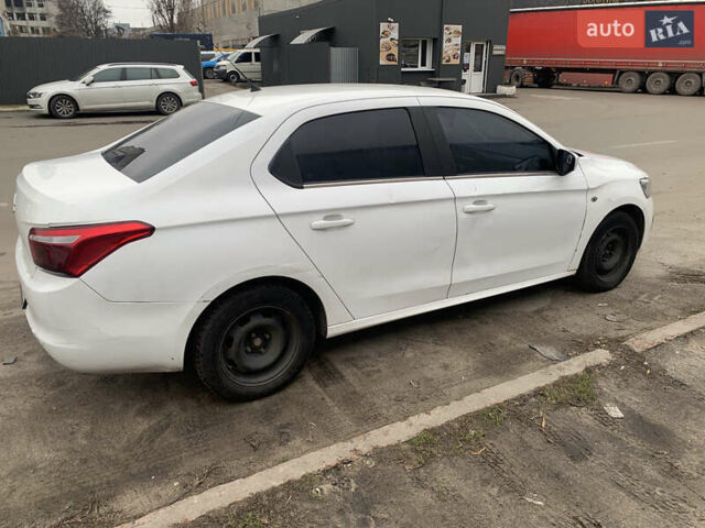 Белый Ситроен С-Элизе, объемом двигателя 1.2 л и пробегом 320 тыс. км за 3800 $, фото 5 на Automoto.ua