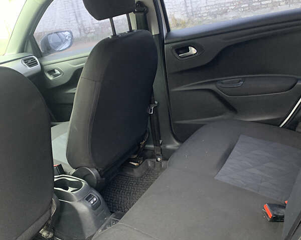 Белый Ситроен С-Элизе, объемом двигателя 1.2 л и пробегом 320 тыс. км за 3800 $, фото 13 на Automoto.ua