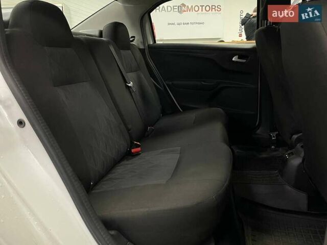 Белый Ситроен С-Элизе, объемом двигателя 1.2 л и пробегом 216 тыс. км за 5990 $, фото 29 на Automoto.ua