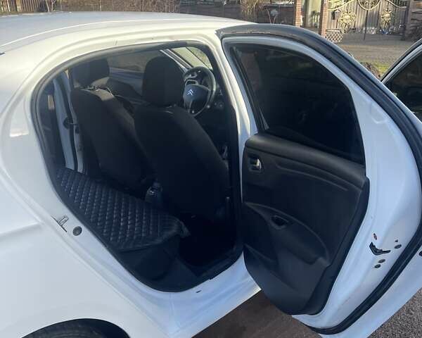 Белый Ситроен С-Элизе, объемом двигателя 1.2 л и пробегом 141 тыс. км за 6500 $, фото 2 на Automoto.ua