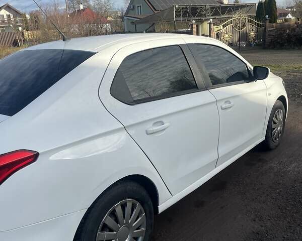 Белый Ситроен С-Элизе, объемом двигателя 1.2 л и пробегом 141 тыс. км за 6500 $, фото 7 на Automoto.ua