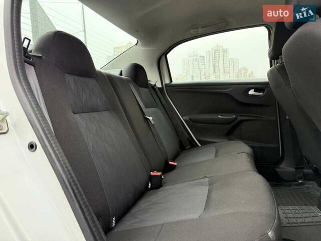 Белый Ситроен С-Элизе, объемом двигателя 1.2 л и пробегом 204 тыс. км за 6490 $, фото 10 на Automoto.ua