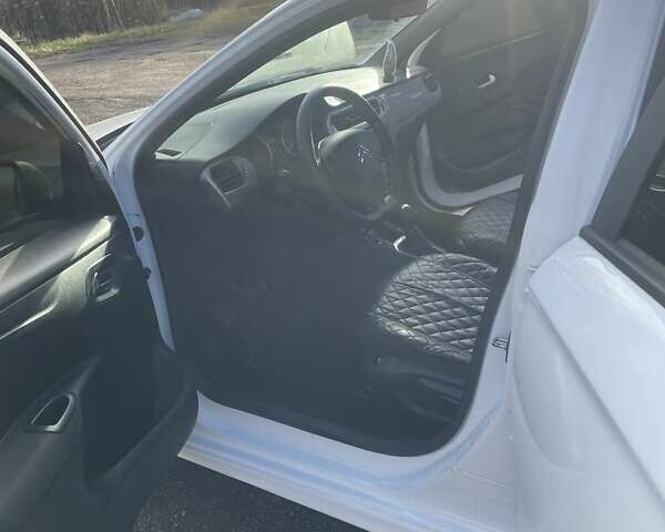 Белый Ситроен С-Элизе, объемом двигателя 1.2 л и пробегом 141 тыс. км за 6500 $, фото 4 на Automoto.ua