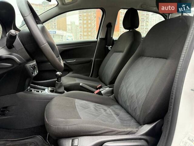 Белый Ситроен С-Элизе, объемом двигателя 1.2 л и пробегом 204 тыс. км за 6490 $, фото 8 на Automoto.ua