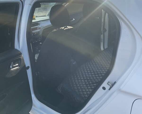 Белый Ситроен С-Элизе, объемом двигателя 1.2 л и пробегом 141 тыс. км за 6500 $, фото 3 на Automoto.ua