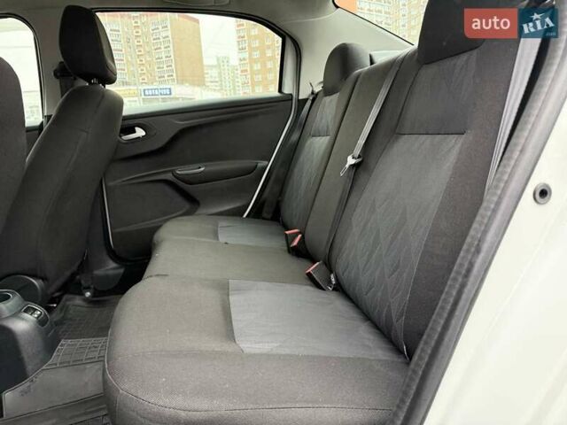 Белый Ситроен С-Элизе, объемом двигателя 1.2 л и пробегом 204 тыс. км за 5990 $, фото 9 на Automoto.ua