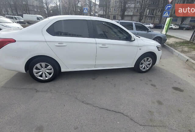 Белый Ситроен С-Элизе, объемом двигателя 1.2 л и пробегом 170 тыс. км за 6500 $, фото 1 на Automoto.ua